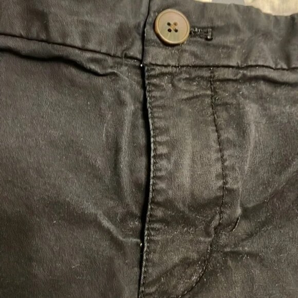 Old Navy shorts. Size 14. - Picture 3 of 6